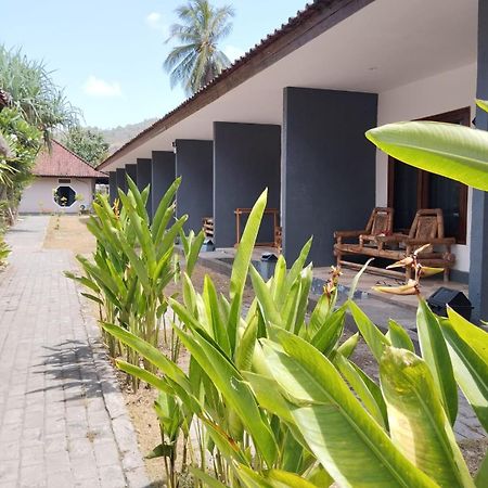 Surfers Beachfront Lombok Hotel Kuta  Exterior foto