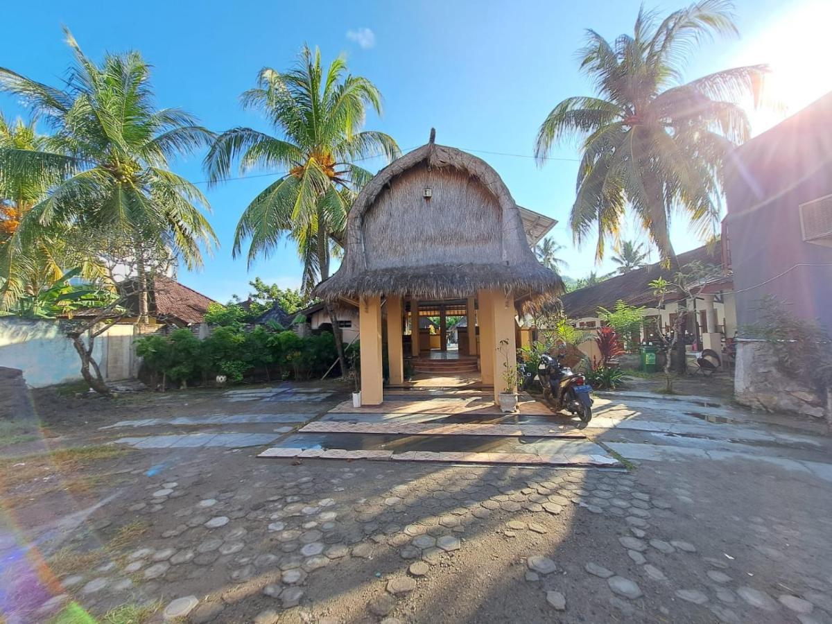 Surfers Beachfront Lombok Hotel Kuta  Exterior foto